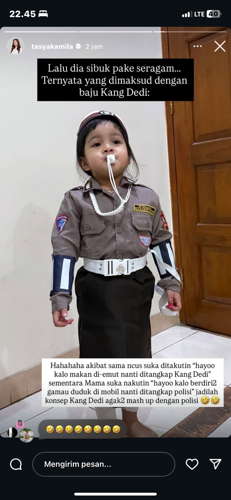 Shafanina pakai baju polisi